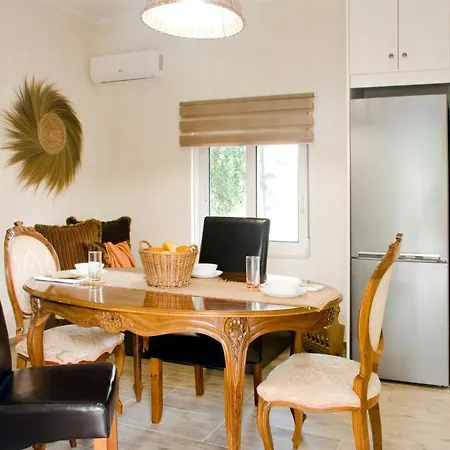 Sia's Sea House Almirida